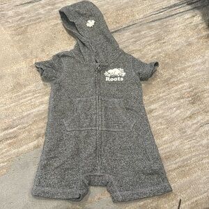 Roots romper with zipper. Size 6-12 months.  Worn once.